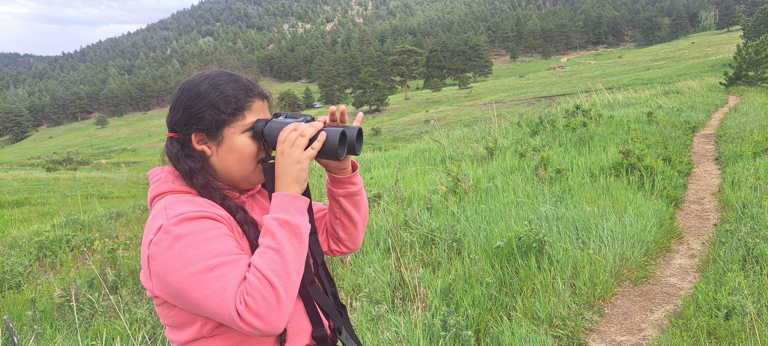 A Casa De La Esperanza teen views wildlife on Cottonwood Institute program!